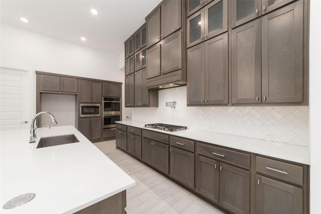 32018 Crested Knoll Court, Fulshear, TX 77441