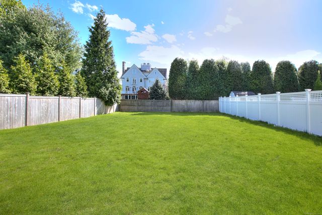 450 Penfield Road, Fairfield, CT 06824