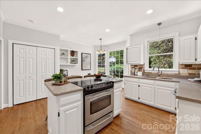 6912 Foxglove Drive, Charlotte, NC 28226