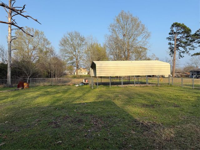 51 E Oakridge Drive, Point Blank, TX 77364