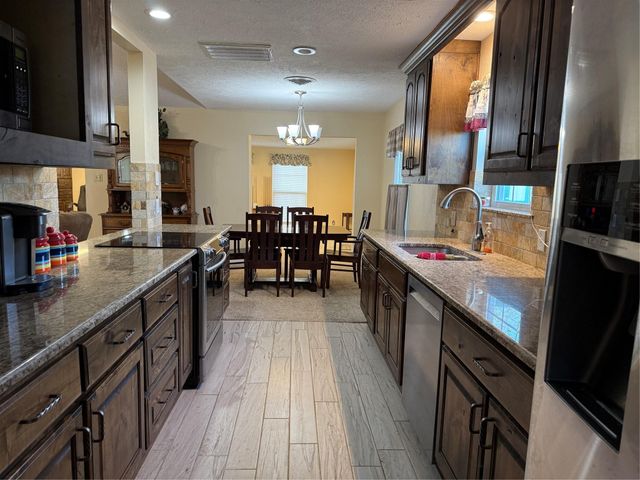 51 E Oakridge Drive, Point Blank, TX 77364