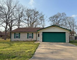 51 E Oakridge Drive, Point Blank, TX 77364