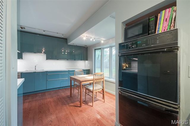 5 Stacy Drive, Olivette, MO 63132