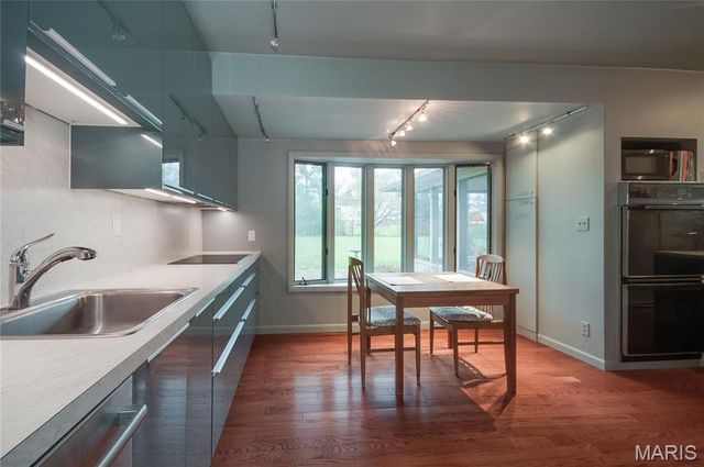 5 Stacy Drive, Olivette, MO 63132