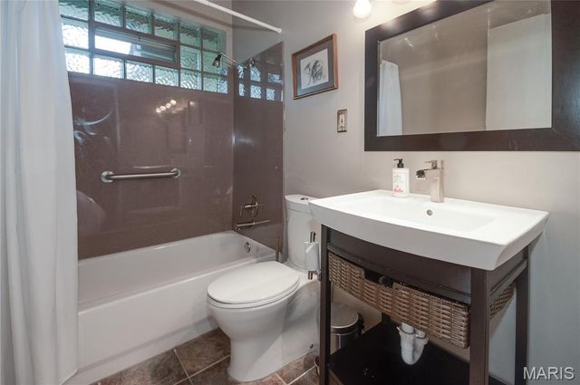 5 Stacy Drive, Olivette, MO 63132