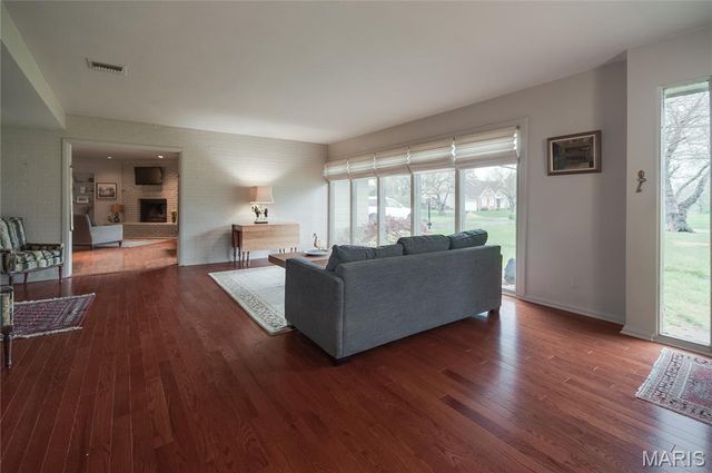 5 Stacy Drive, Olivette, MO 63132