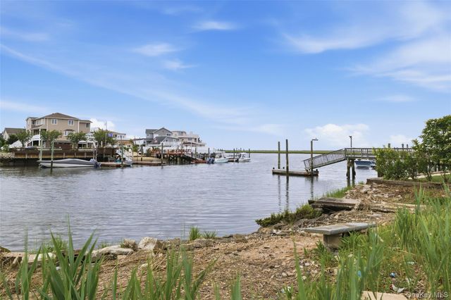 4146 new york Avenue, Island Park, NY 11558