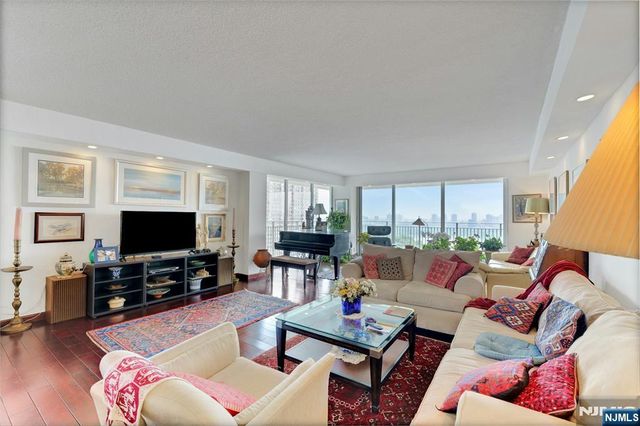 1530 Palisade Avenue 10F, Fort Lee, NJ 07024
