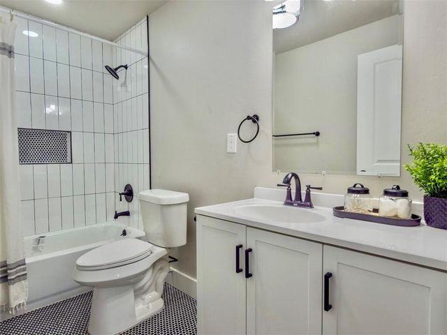 705 E Springer Avenue, Guthrie, OK 73044