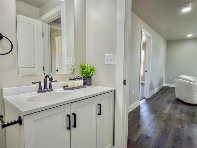 705 E Springer Avenue, Guthrie, OK 73044