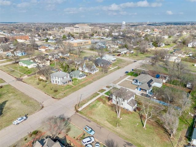 705 E Springer Avenue, Guthrie, OK 73044