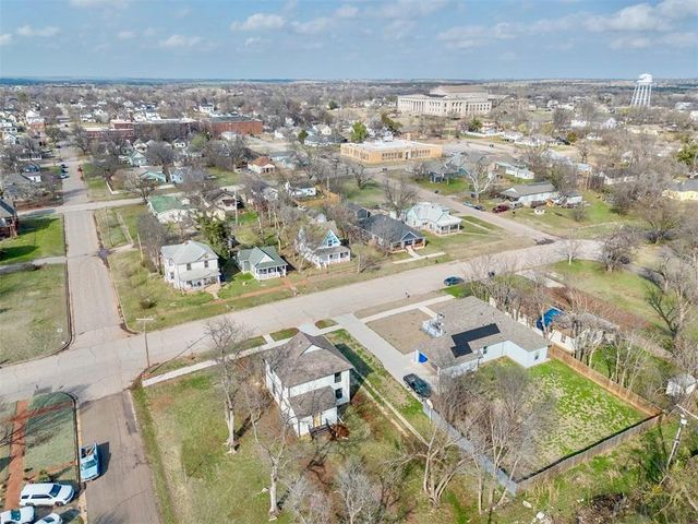 705 E Springer Avenue, Guthrie, OK 73044