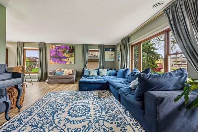 2750 Park DRIVE, Wauwatosa, WI 53222