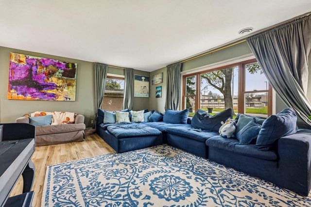 2750 Park DRIVE, Wauwatosa, WI 53222