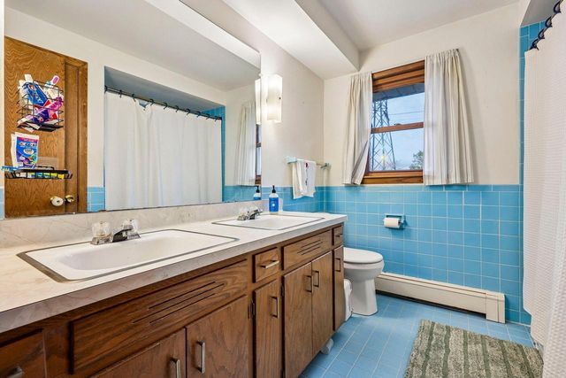 2750 Park DRIVE, Wauwatosa, WI 53222