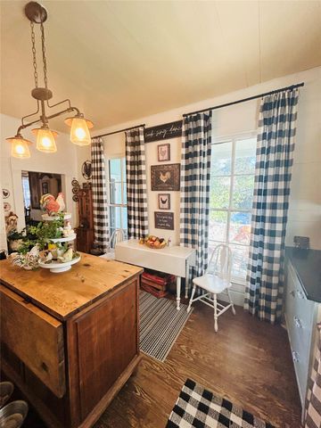 111 S Masonic Street, Bellville, TX 77418