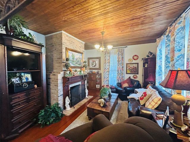 111 S Masonic Street, Bellville, TX 77418