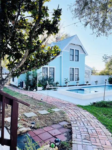 111 S Masonic Street, Bellville, TX 77418