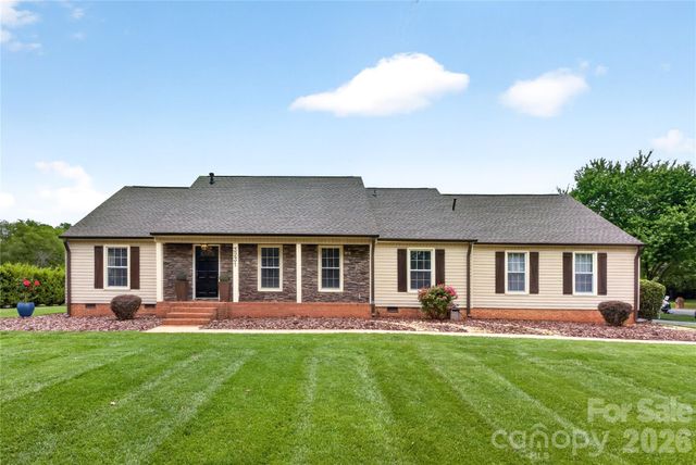 3231 Windrow Lane, Matthews, NC 28105