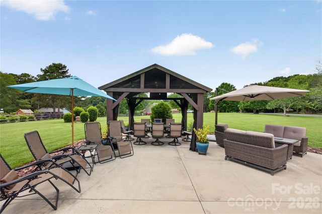3231 Windrow Lane, Matthews, NC 28105