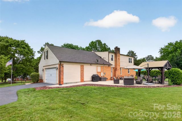 3231 Windrow Lane, Matthews, NC 28105