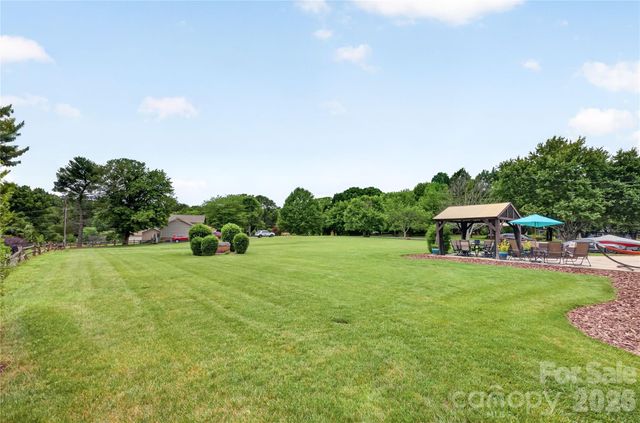 3231 Windrow Lane, Matthews, NC 28105