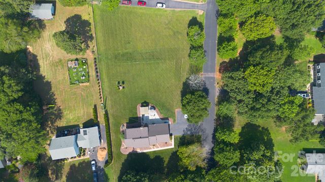3231 Windrow Lane, Matthews, NC 28105