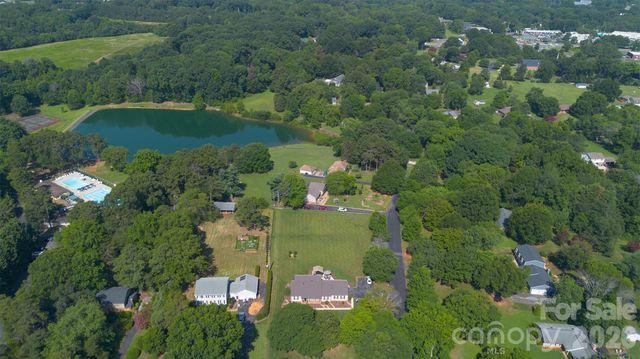 3231 Windrow Lane, Matthews, NC 28105