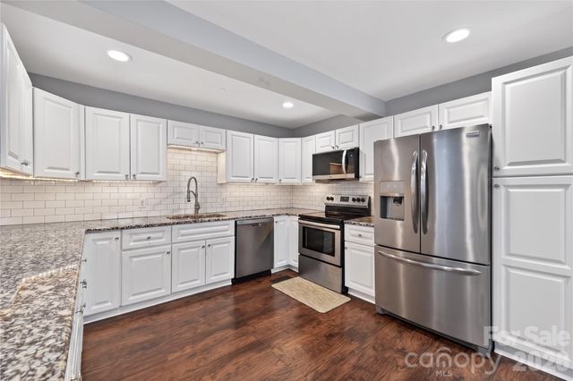 3231 Windrow Lane, Matthews, NC 28105