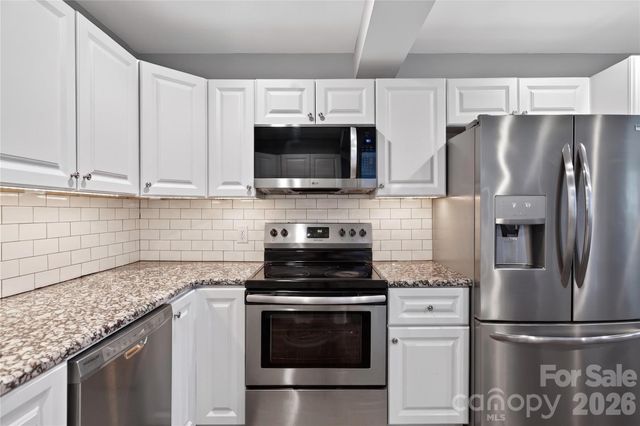 3231 Windrow Lane, Matthews, NC 28105