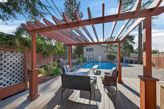 3215 3215 Peachwillow Ln, Walnut Creek, CA 94598