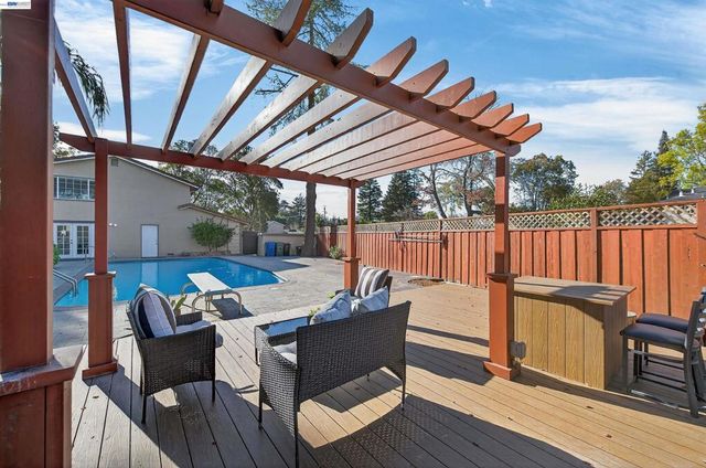 3215 3215 Peachwillow Ln, Walnut Creek, CA 94598