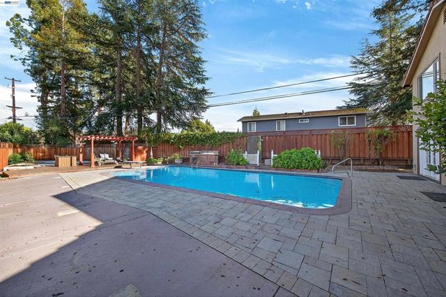 3215 3215 Peachwillow Ln, Walnut Creek, CA 94598