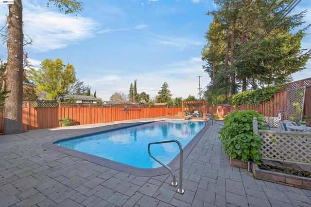 3215 3215 Peachwillow Ln, Walnut Creek, CA 94598