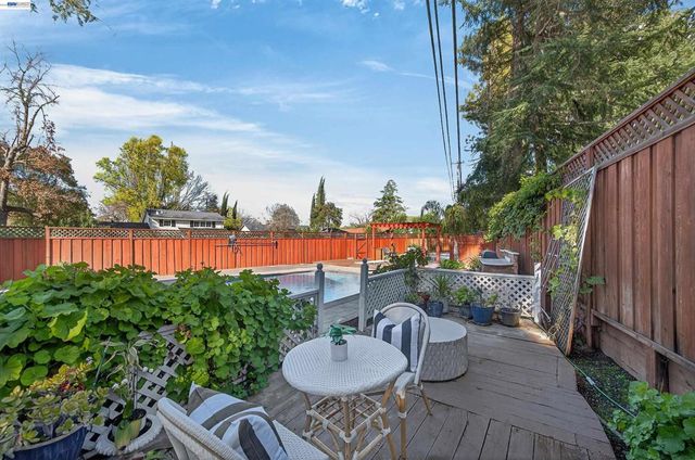 3215 3215 Peachwillow Ln, Walnut Creek, CA 94598