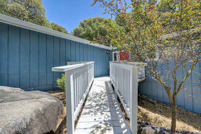 14239 Pepperwood Dr, Penn Valley, CA 95946