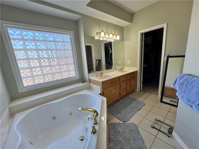 611 Deer Trail, Parsons, KS 67357