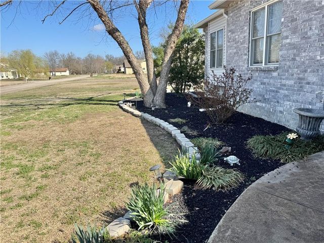 611 Deer Trail, Parsons, KS 67357