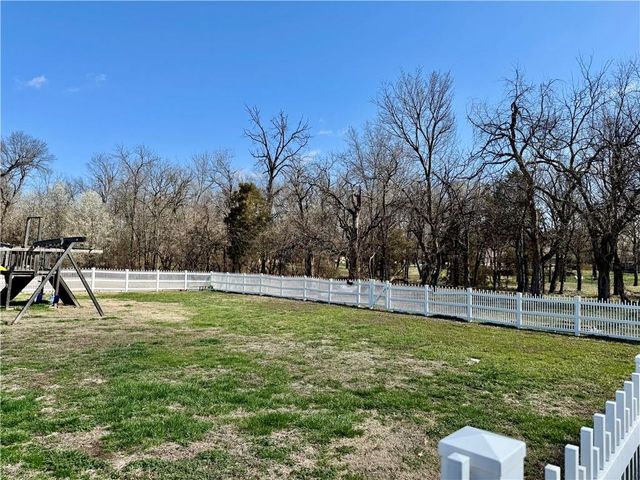 611 Deer Trail, Parsons, KS 67357