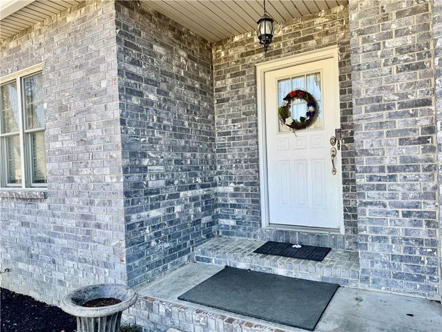 611 Deer Trail, Parsons, KS 67357