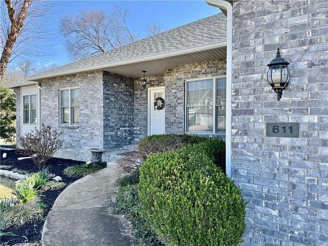 611 Deer Trail, Parsons, KS 67357