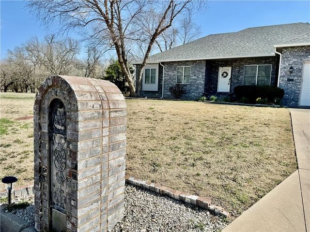 611 Deer Trail, Parsons, KS 67357