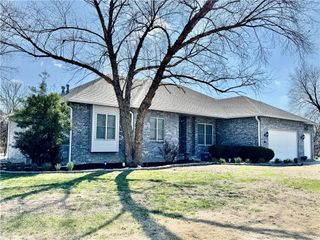 611 Deer Trail, Parsons, KS 67357