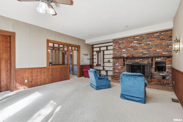 1322 27TH Avenue, Moline, IL 61265