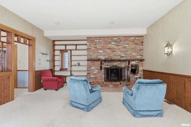 1322 27TH Avenue, Moline, IL 61265