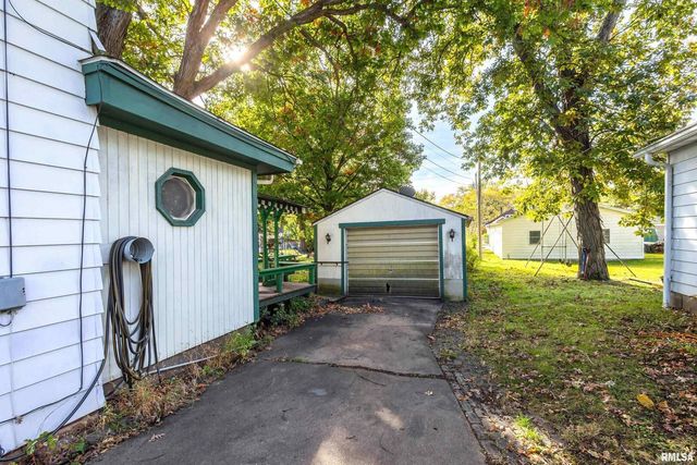 1322 27TH Avenue, Moline, IL 61265