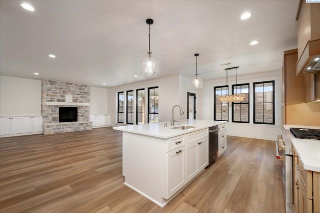 636 Lazio, Richland, WA 99352