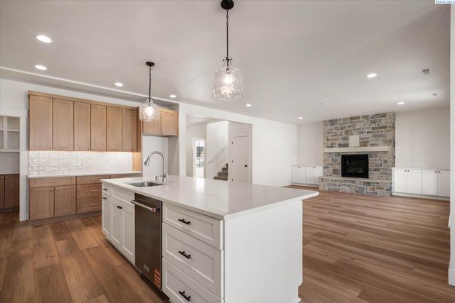 636 Lazio, Richland, WA 99352