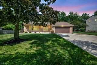 8076 Twin Oaks Drive, Broadview Heights, OH 44147