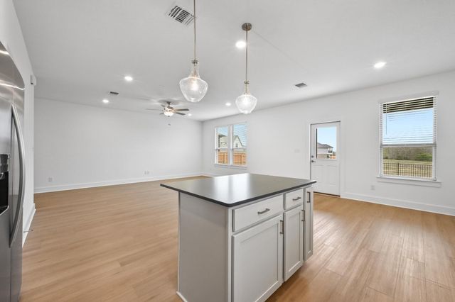 433 Bristlecone BND, Liberty Hill, TX 78642